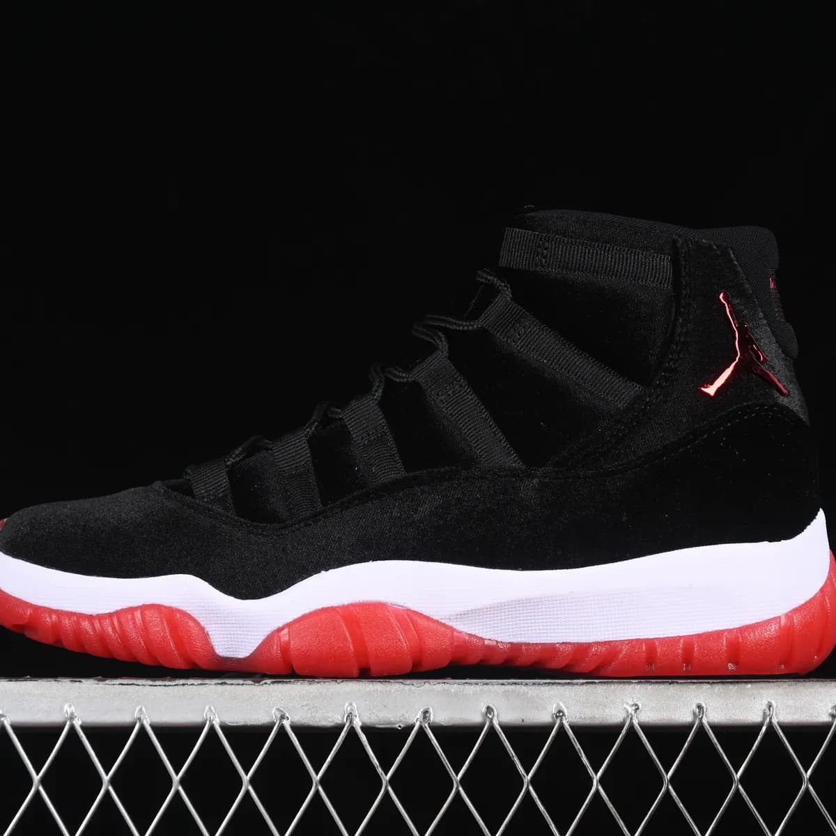 Nike Air Jordan 11 preto, vermelho e branco, preto, vermelho e branco, render