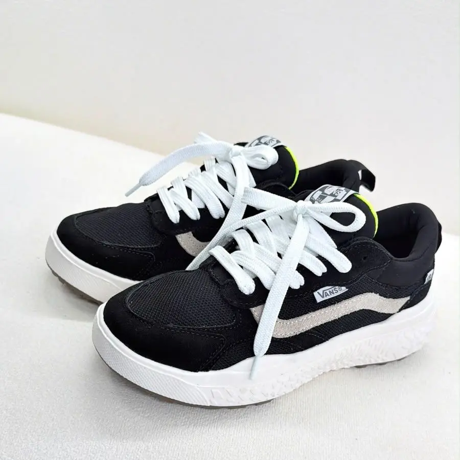 Ultra Range Neo 3 preto e branco, ângulo 1 de 4