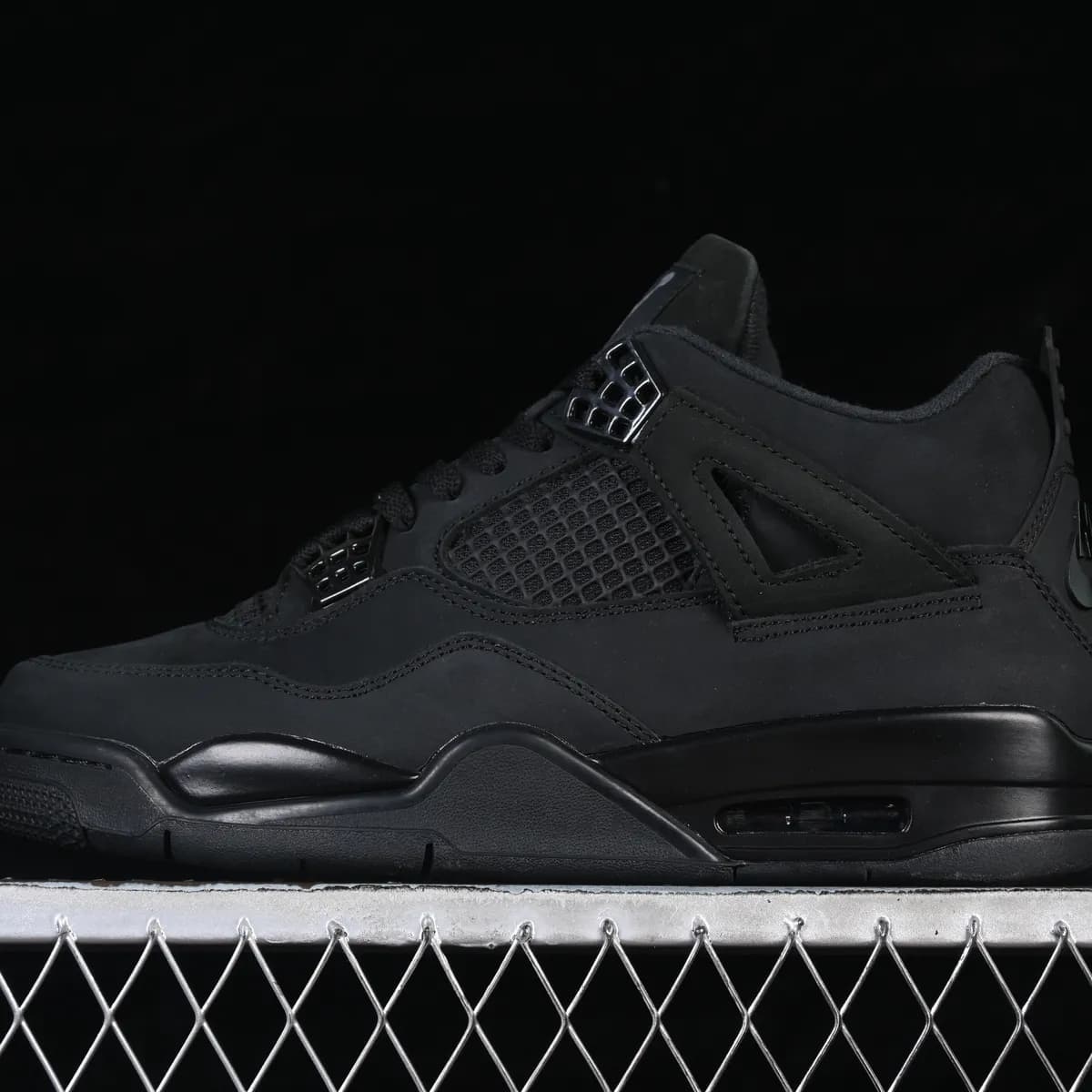 Nike Air Jordan 4 preto, preto, render