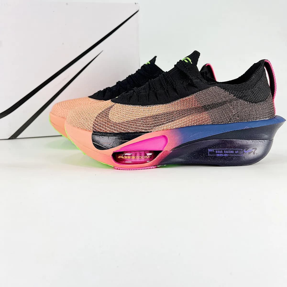 Nike Alphafly 3 pêssego e preto, pêssego e preto, outro ângulo