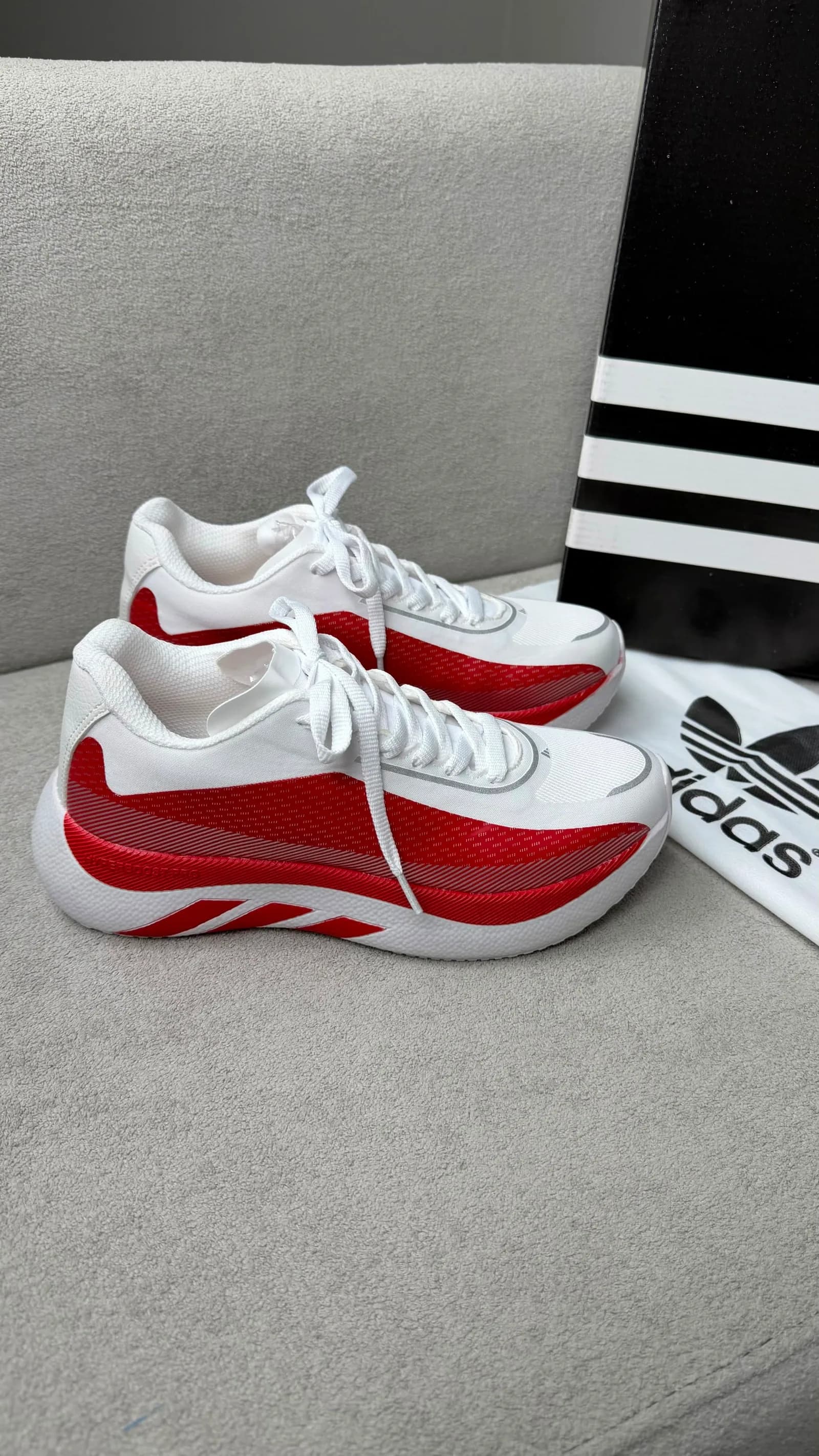 Hyperboost branco e vermelho